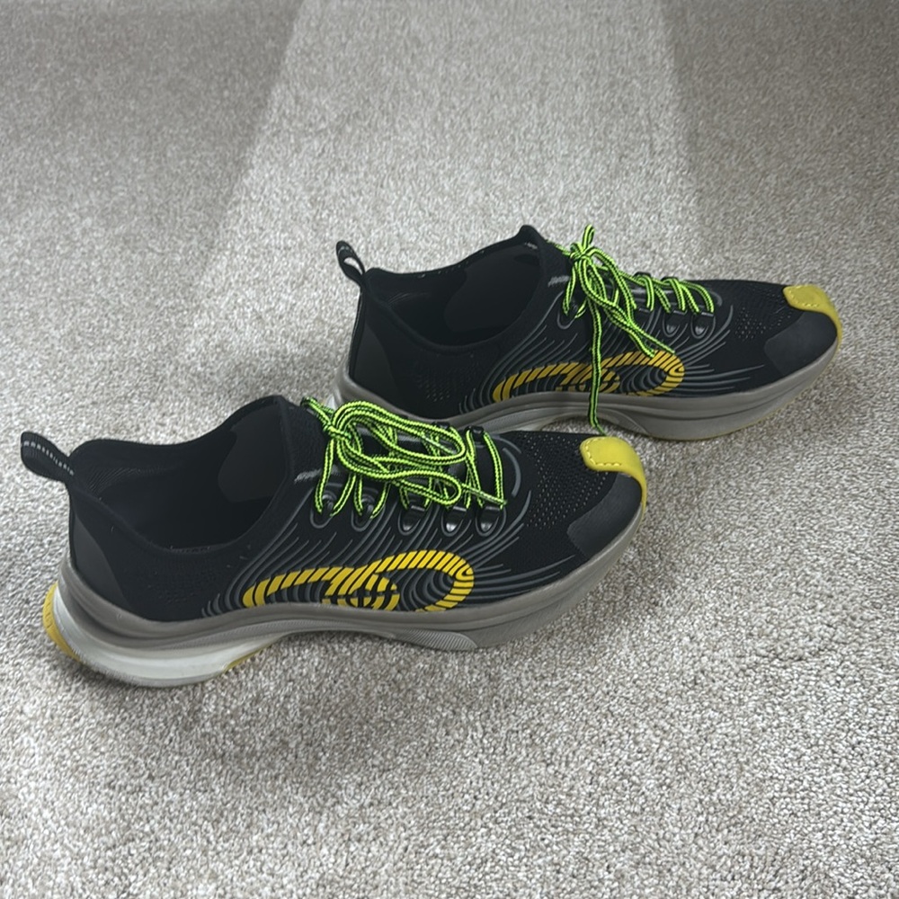 Gucci Men’s Sneakers - Picture 2 of 10